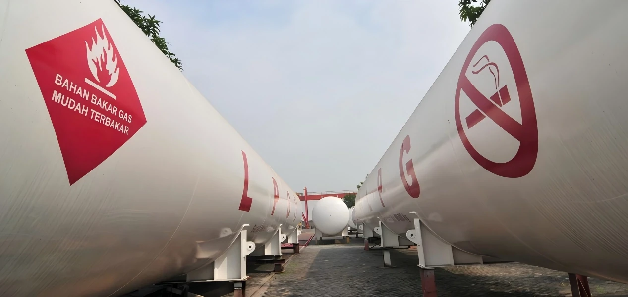 12-Meter-Plattenbiegemaschine für die Tankfertigung ? PT. MECO INOXPRIMA, Indonesien