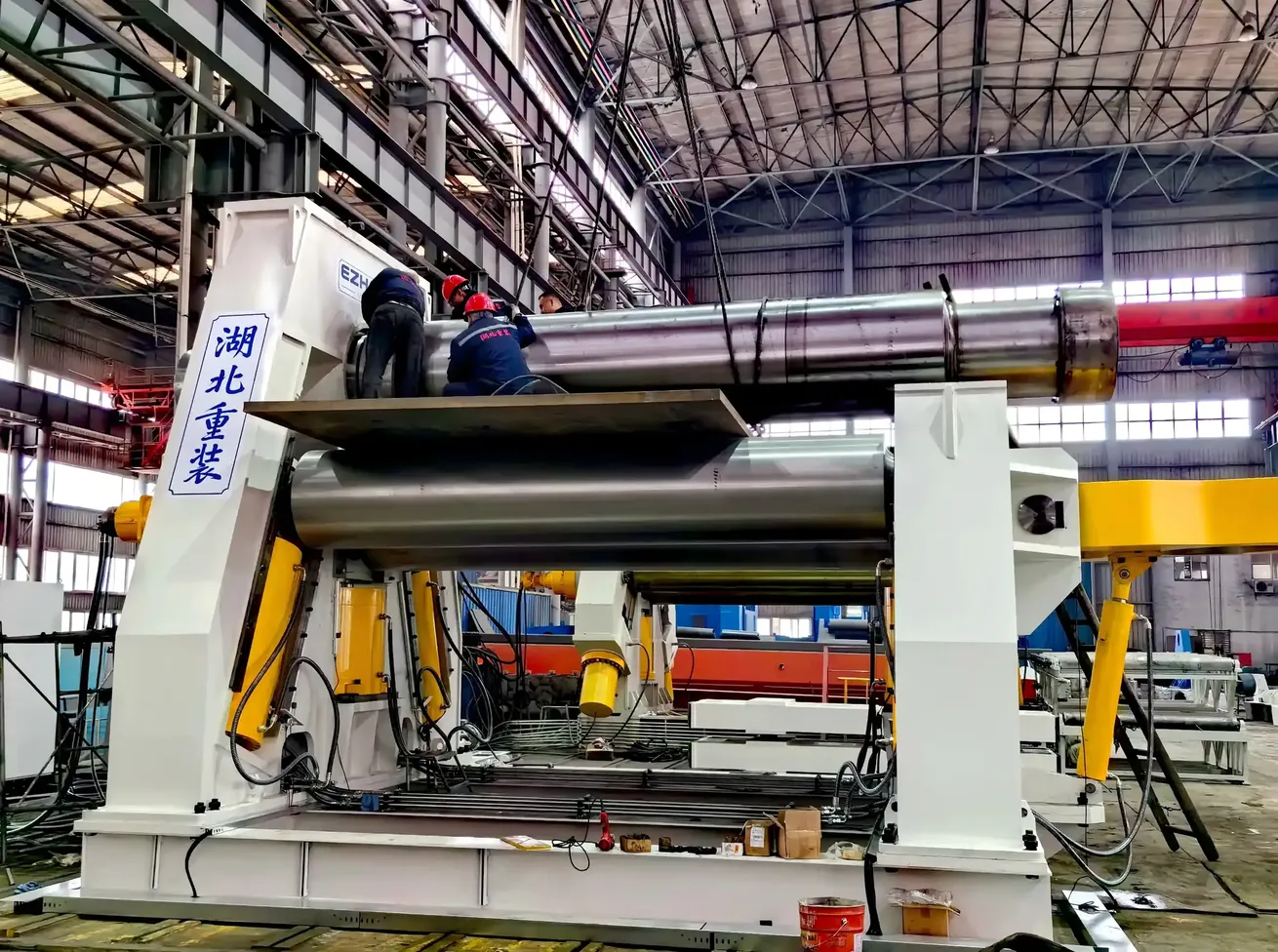 Hauptausrüstung der vollhydraulischen Dünnblech-Vier-Rollen-Plattenrollmaschine