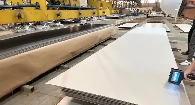 Multi-Roll-Plattennivellierung für Verbundmaterialien